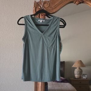 Green Envelope Sleeveless V-neck Top
